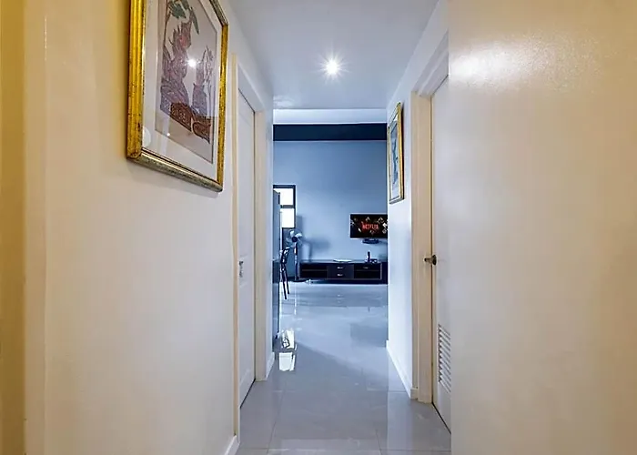 Raya P09 - Airport-side Penthouse 4* Manila