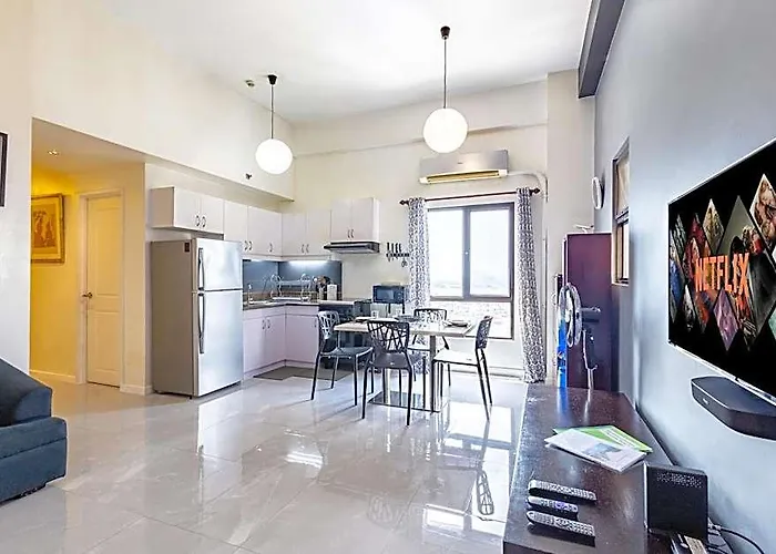 Raya P09 - Airport-side Penthouse Hotel 4*