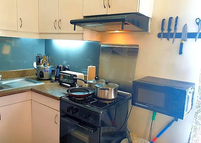 Raya P09 - Airport-side Penthouse 4* Manila