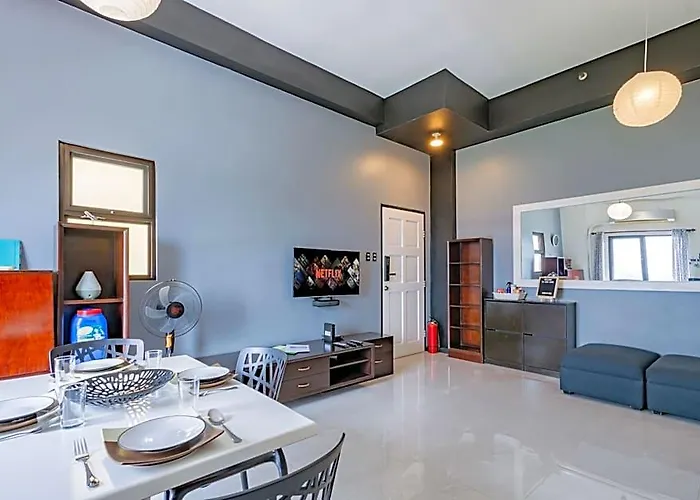 Raya P09 - Airport-side Penthouse Hotel 4*